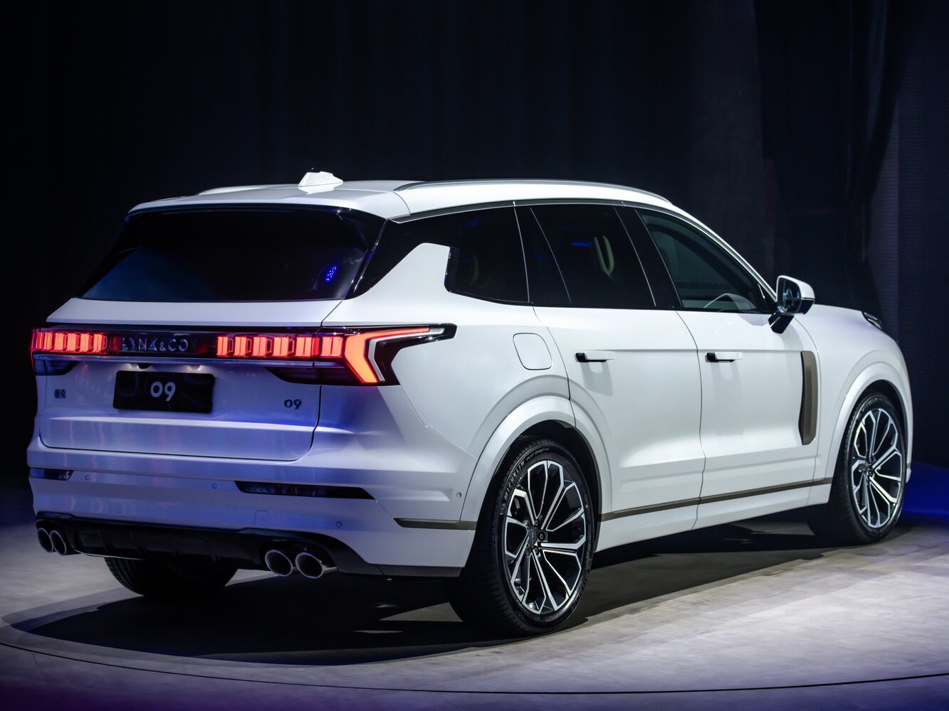Lynk & Co 09, , 2021–2026, Внедорожник 5 дв.: Вид сзади в три четверти