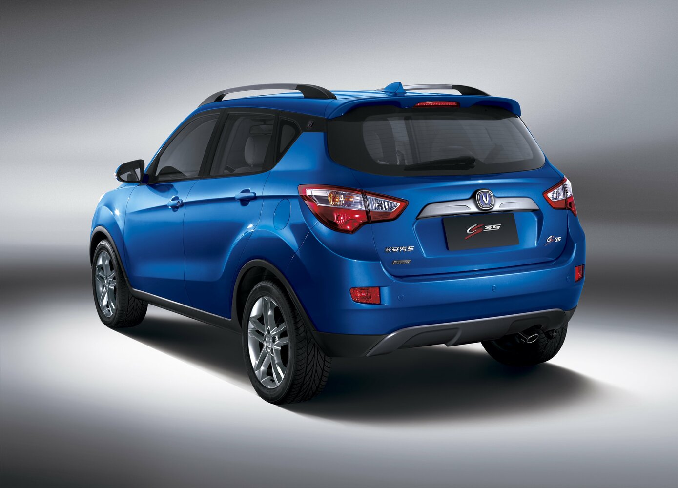 Changan CS35, , 2013–2022, Внедорожник 5 дв.: Вид сзади в три четверти