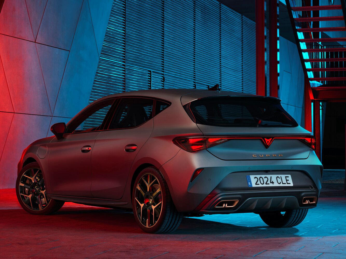 Cupra Leon, I Рестайлинг, 2024–2026, Хэтчбек 5 дв.: Вид сзади в три четверти