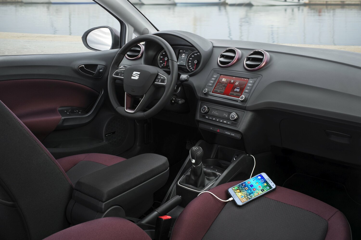 SEAT Ibiza, IV Рестайлинг 2, 2015–2017, Хэтчбек 3 дв.: Передняя часть салона