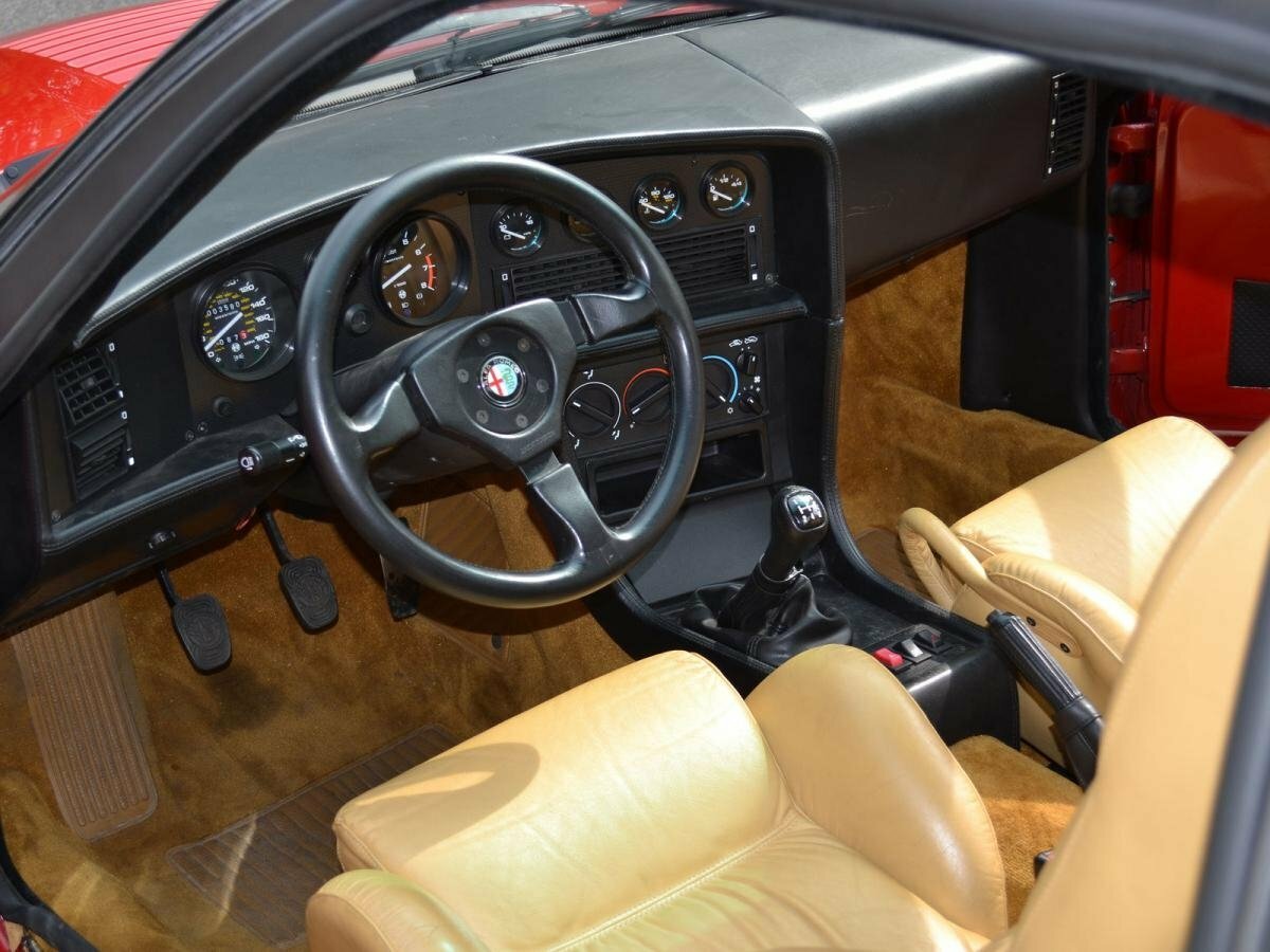 Alfa Romeo SZ, , 1989–1991, Купе: Передняя часть салона
