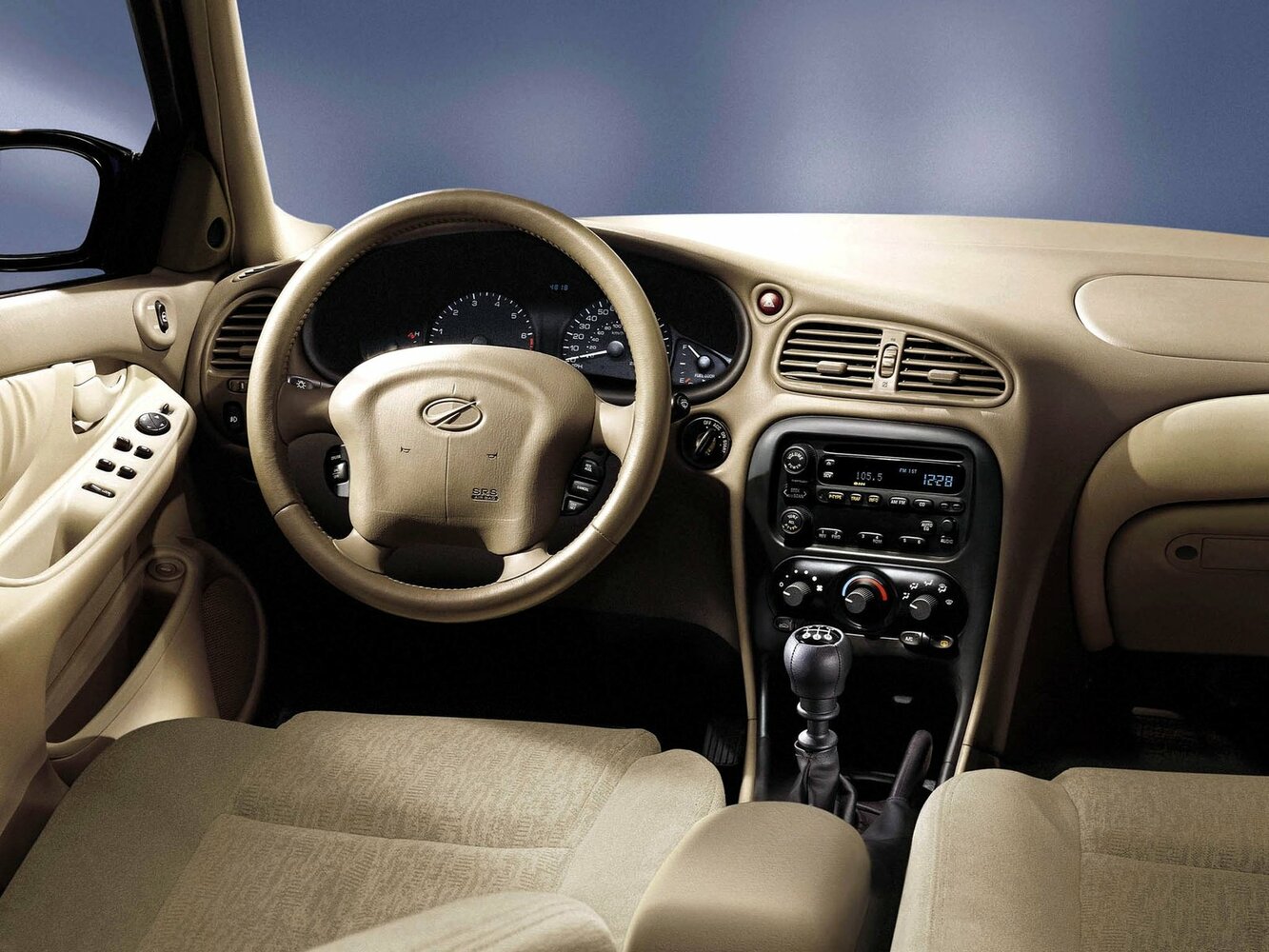 Oldsmobile Alero, , 1999–2004, Sedan: Dashboard