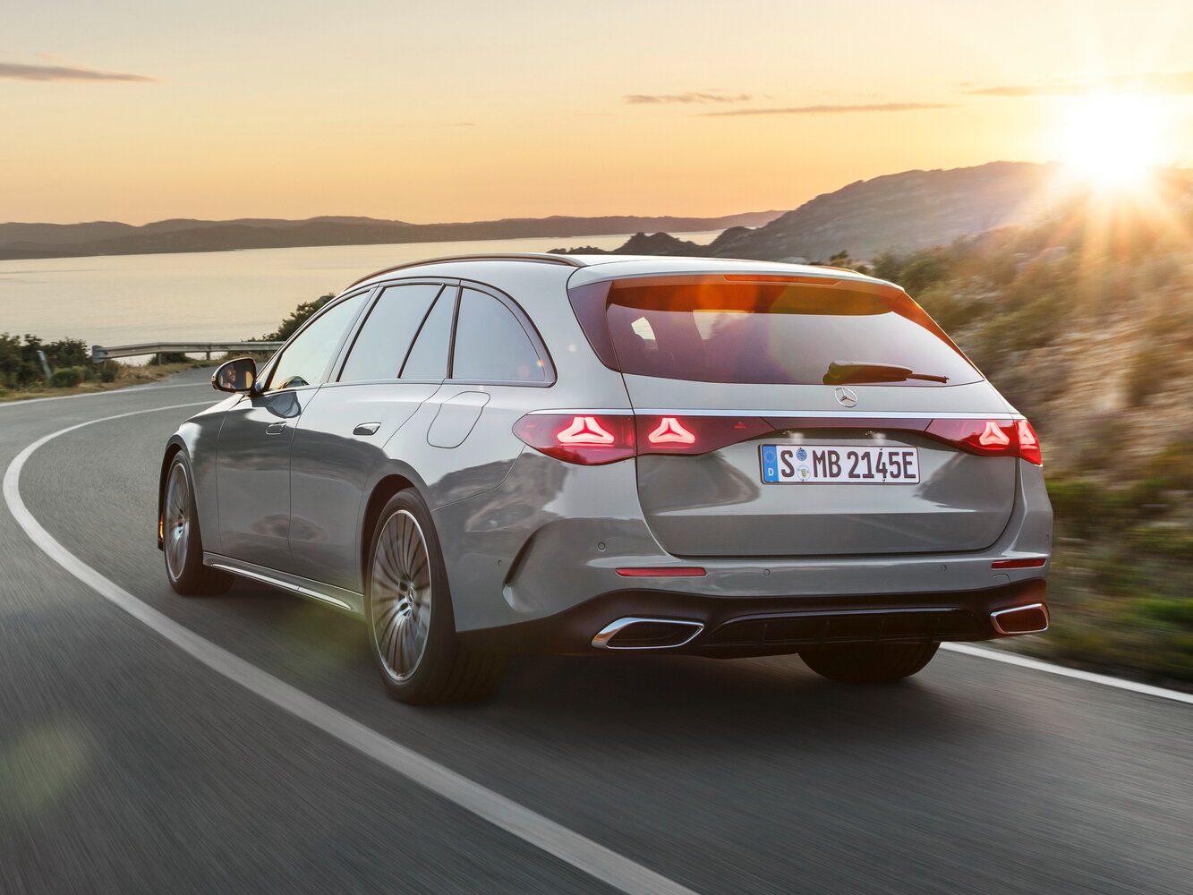Mercedes-Benz E-Класс, VI (W214, S214), 2023–2026, Estate 5 door: Rear three-quarter view