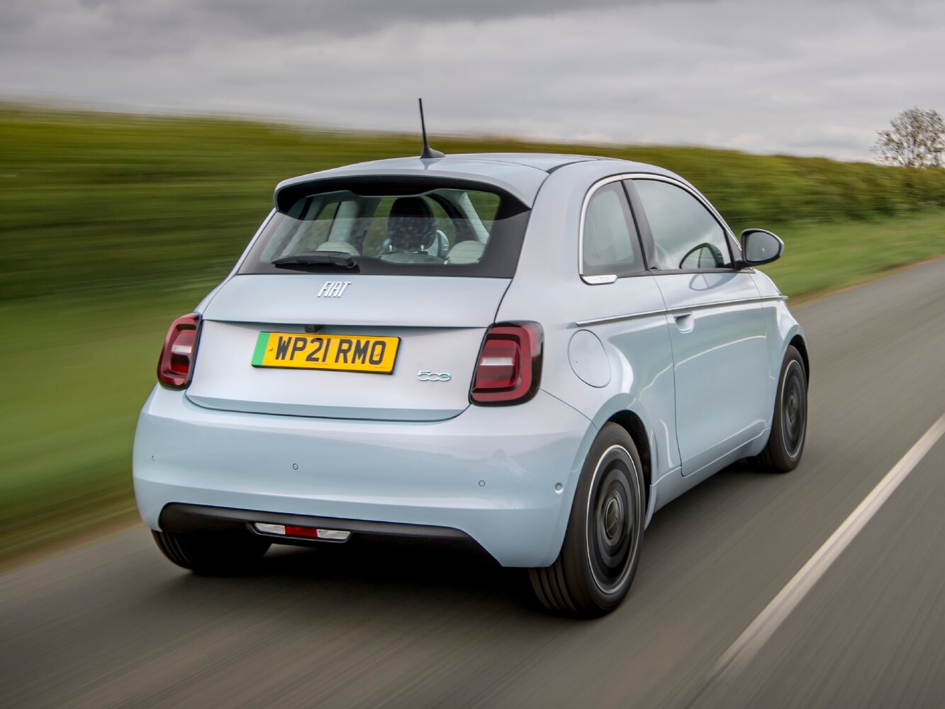 Fiat 500, III, 2020–2026, Хэтчбек 3 дв.: Вид сзади в три четверти