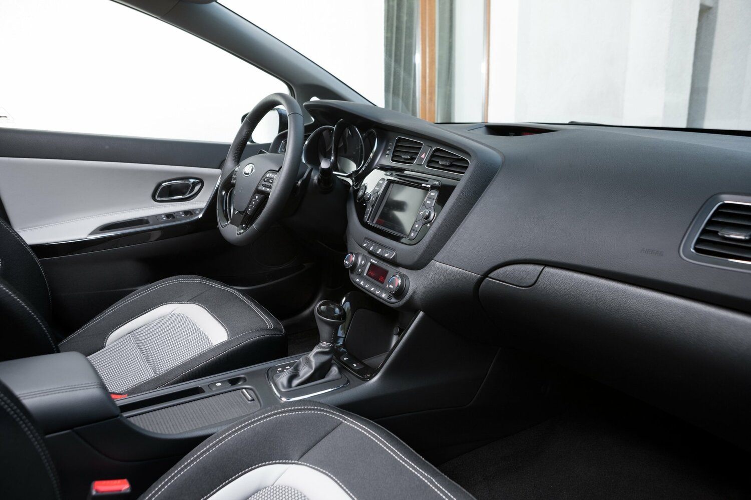 Kia Ceed, II, 2012–2015, Hatchback 5 door: Front cabin