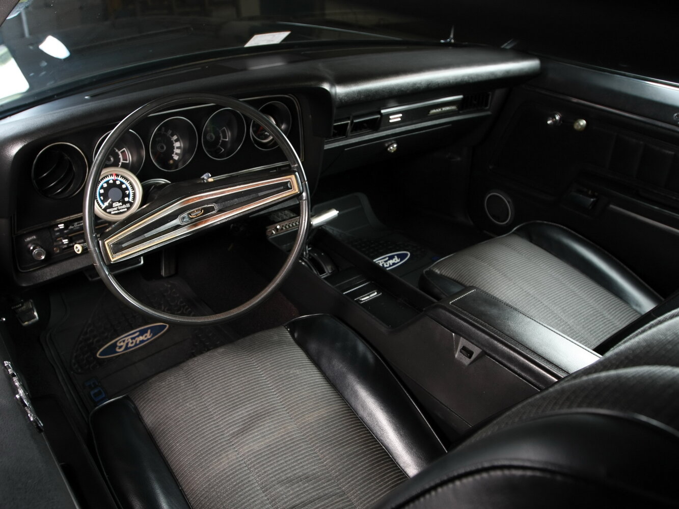 Ford Torino, III, 1972–1976, Фастбек: Передняя часть салона