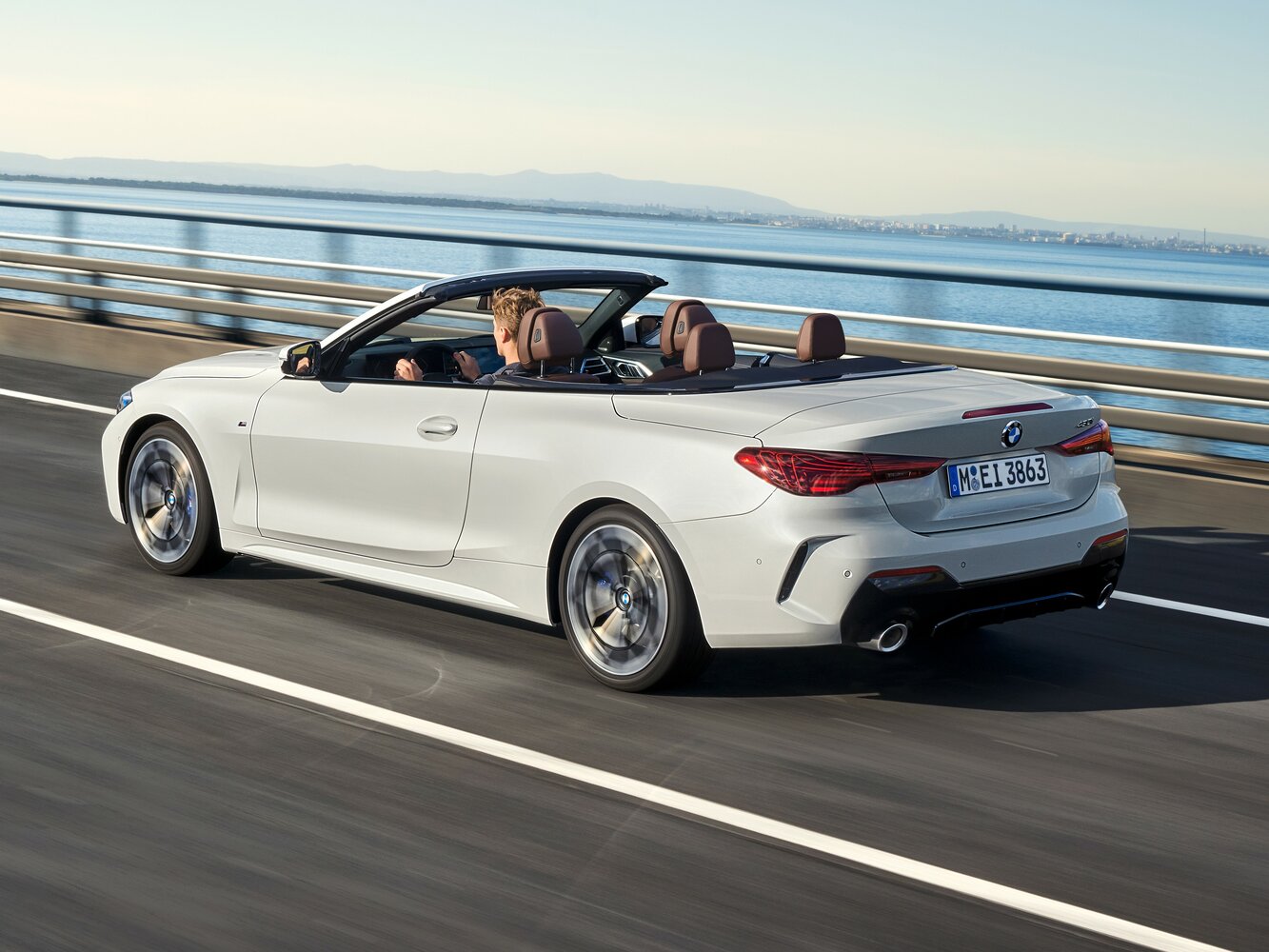 BMW 4 серии, G22, G23, G26 Рестайлинг, 2024–2026, Кабриолет: Вид сзади в три четверти