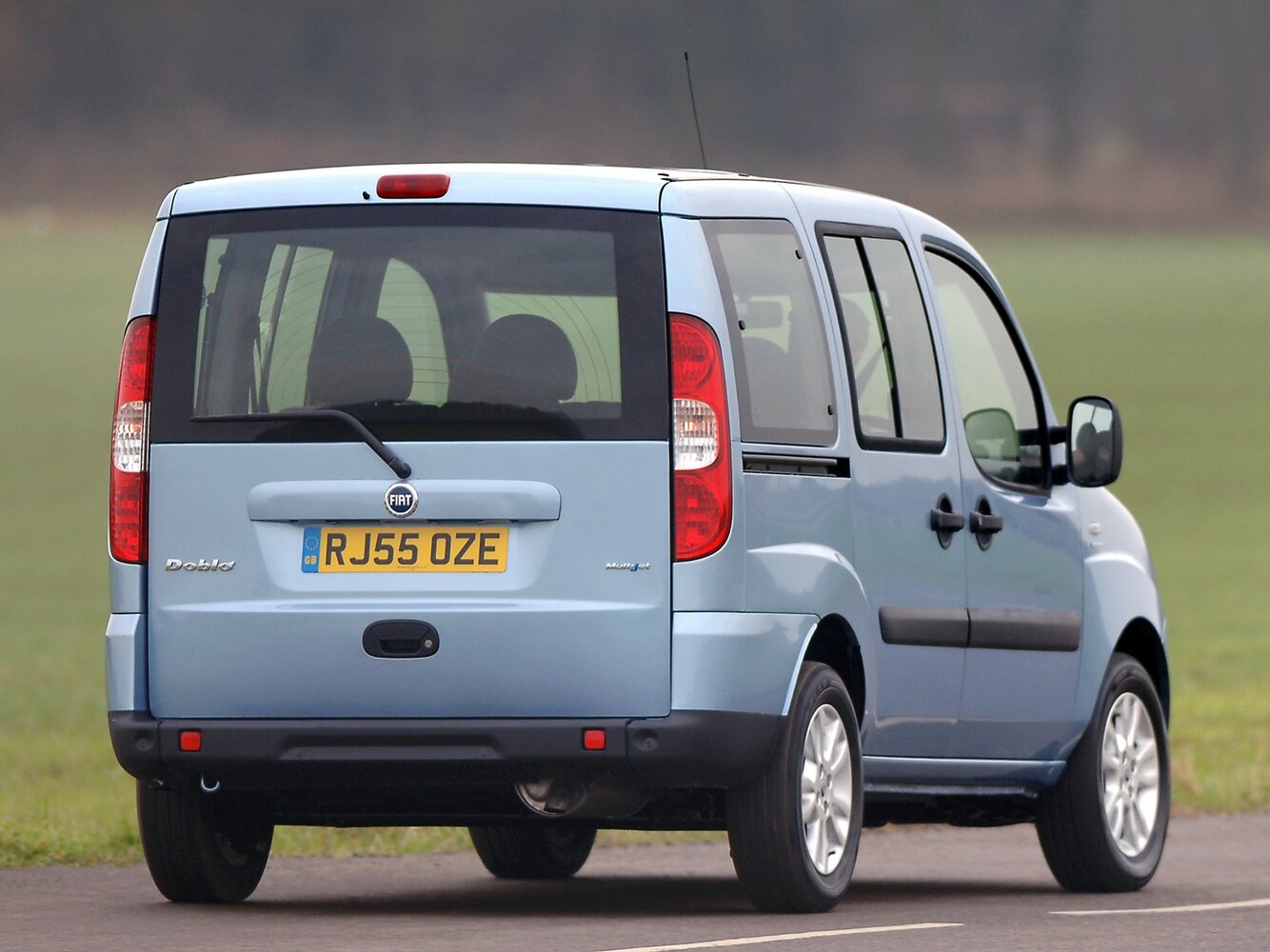 Fiat Doblo, I Рестайлинг, 2005–2015, Компактвэн: Вид сзади в три четверти