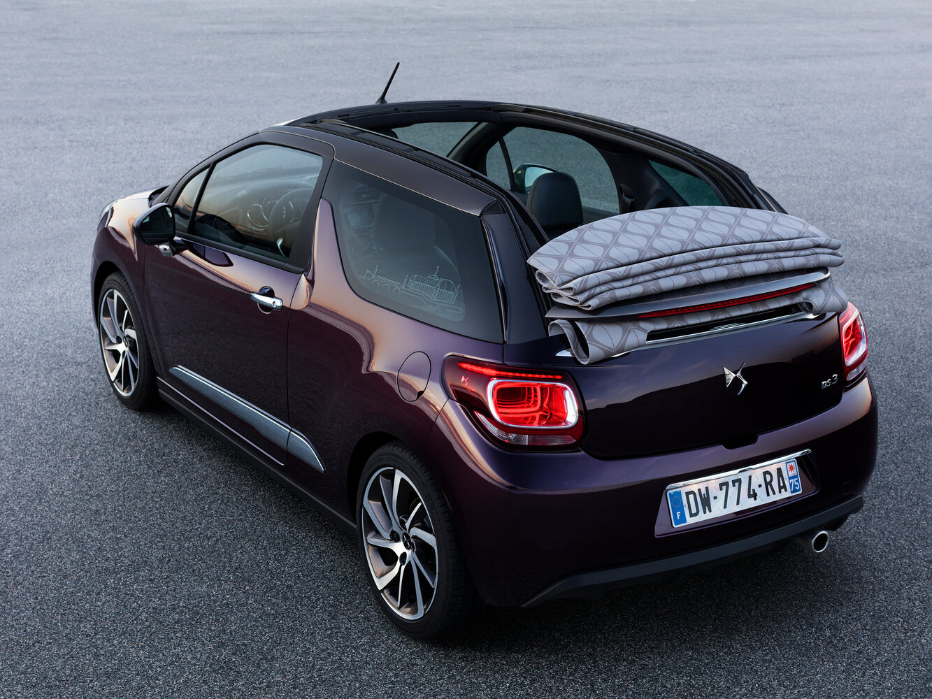 DS 3, I facelift, 2016–2019, Convertible: Rear three-quarter view