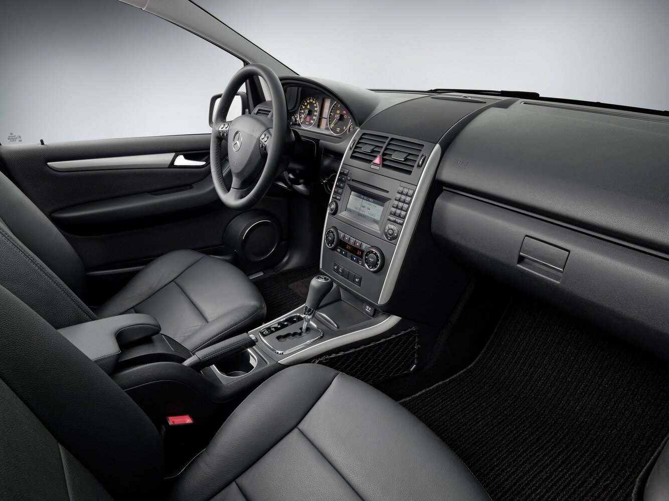 Mercedes-Benz A-Класс, II (W169) Рестайлинг, 2008–2012, Хэтчбек 3 дв.: Передняя часть салона