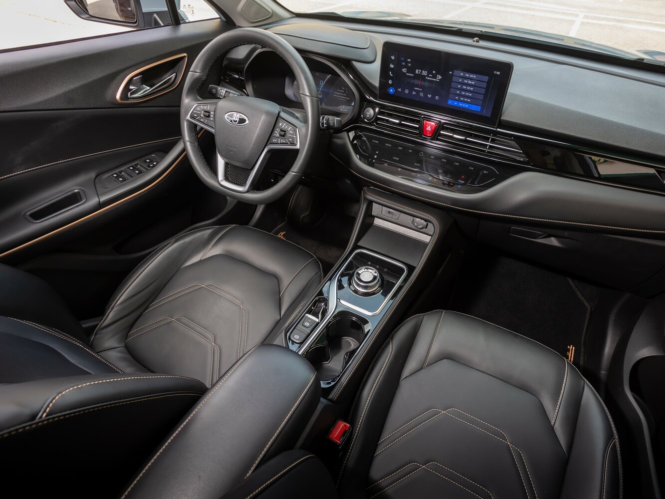 Москвич 3е, , 2022–2026, SUV 5 door: Front cabin