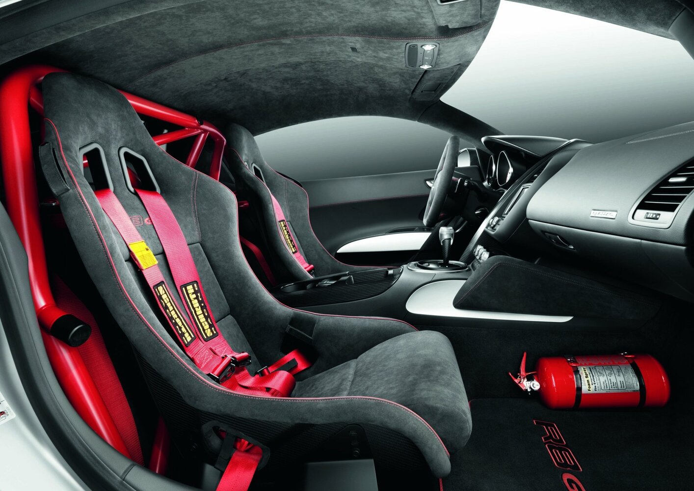 Audi R8, I (Typ 42), 2007–2012, Купе GT: Передняя часть салона