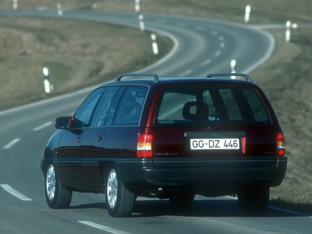 Opel Omega, A, 1984–1994, Estate 5 door: Rear three-quarter view