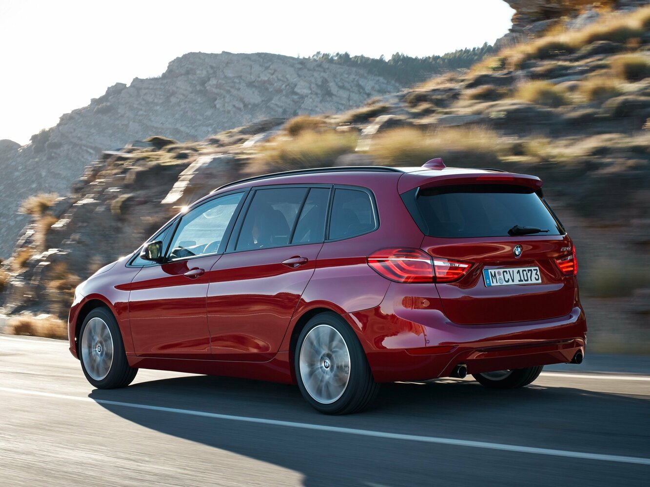 BMW 2 серии Gran Tourer, F46, 2015–2018, Компактвэн Gran Tourer: Вид сзади в три четверти