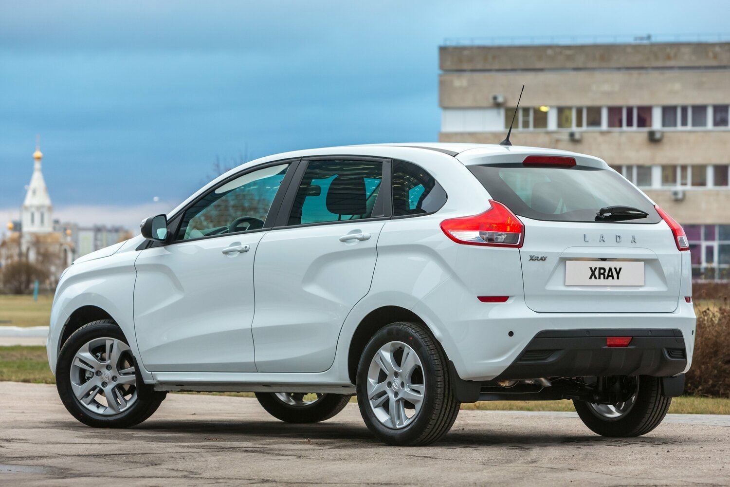 Lada (ВАЗ) XRAY, I, 2015–2022, Хэтчбек 5 дв.: Вид сзади в три четверти