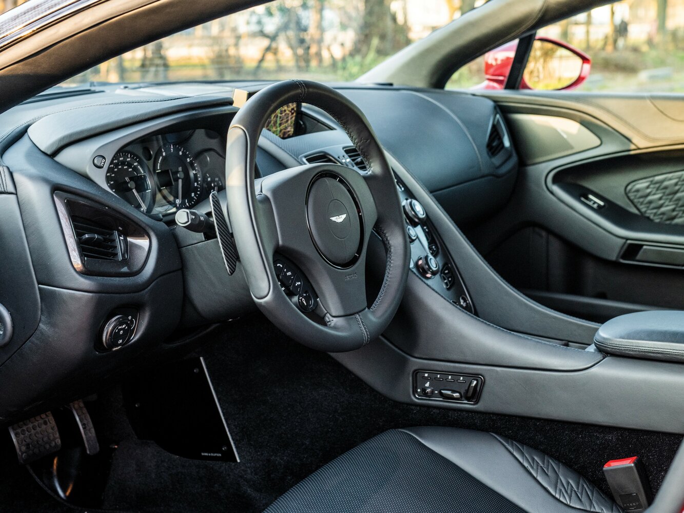 Aston Martin Vanquish Zagato, II, 2016–2018, Хэтчбек 3 дв. Shooting Brake: Передняя часть салона