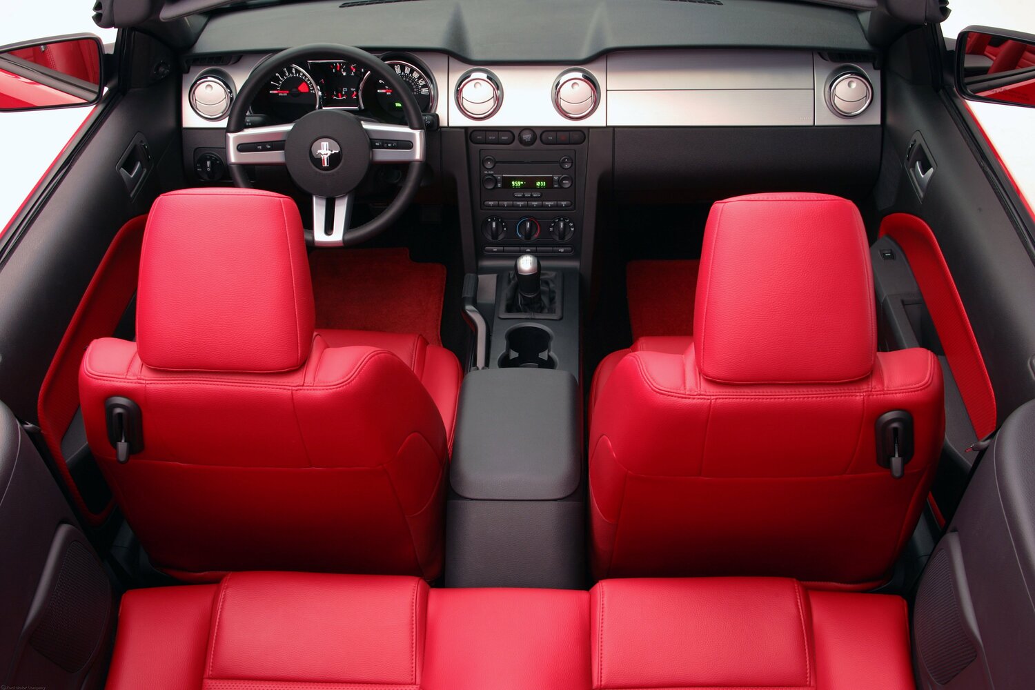Ford Mustang, V, 2004–2009, Кабриолет: Передняя панель