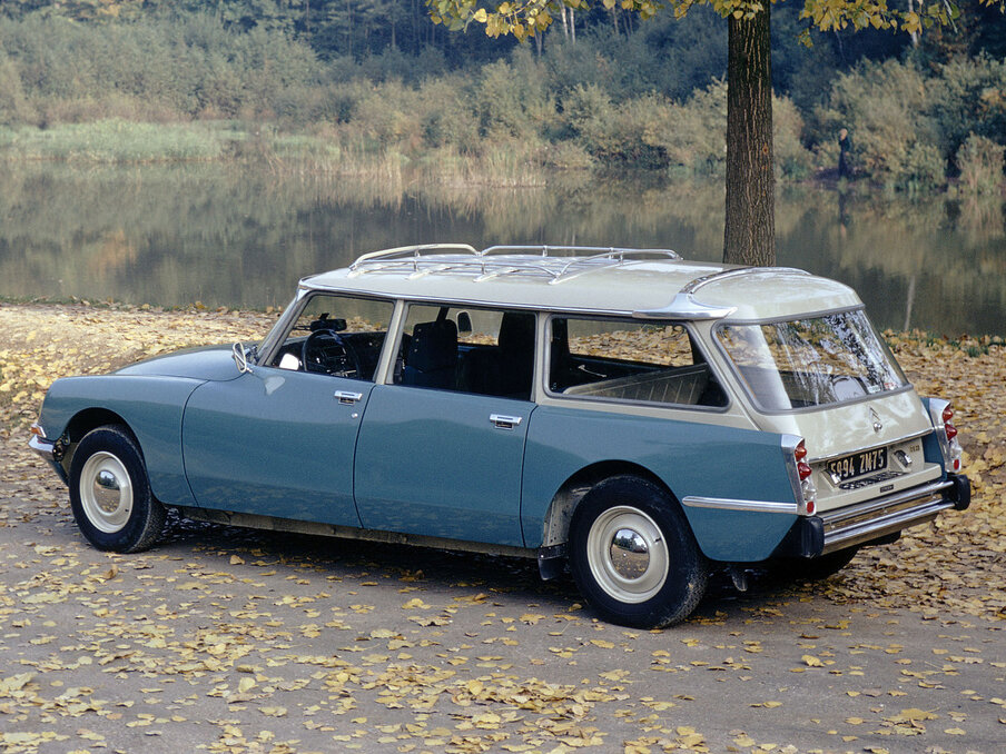 Citroen DS, I facelift 2, 1967–1976, Estate 5 door: Rear three-quarter view