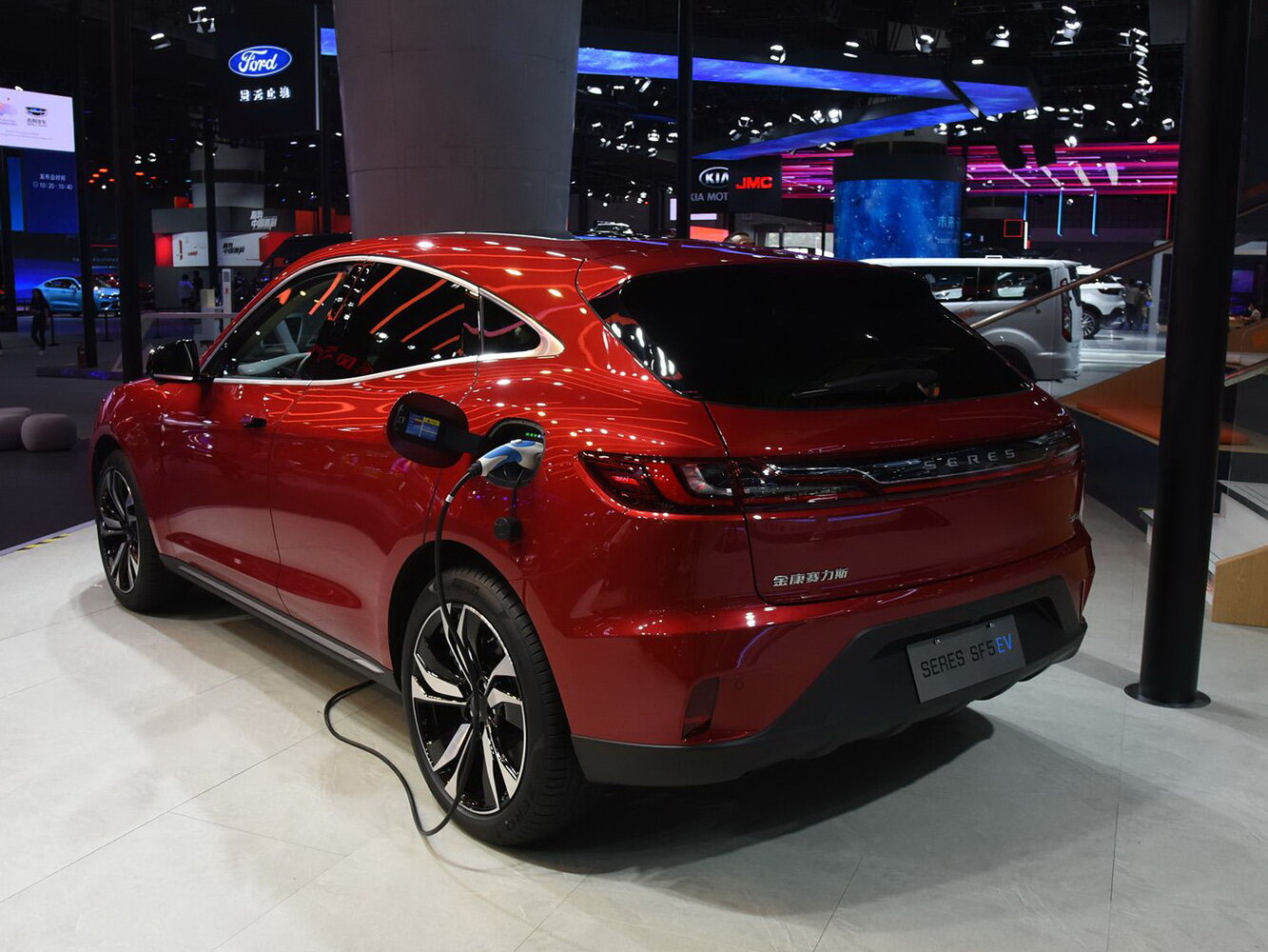 Seres SF5, , 2019–2022, SUV 5 door EV: Rear three-quarter view