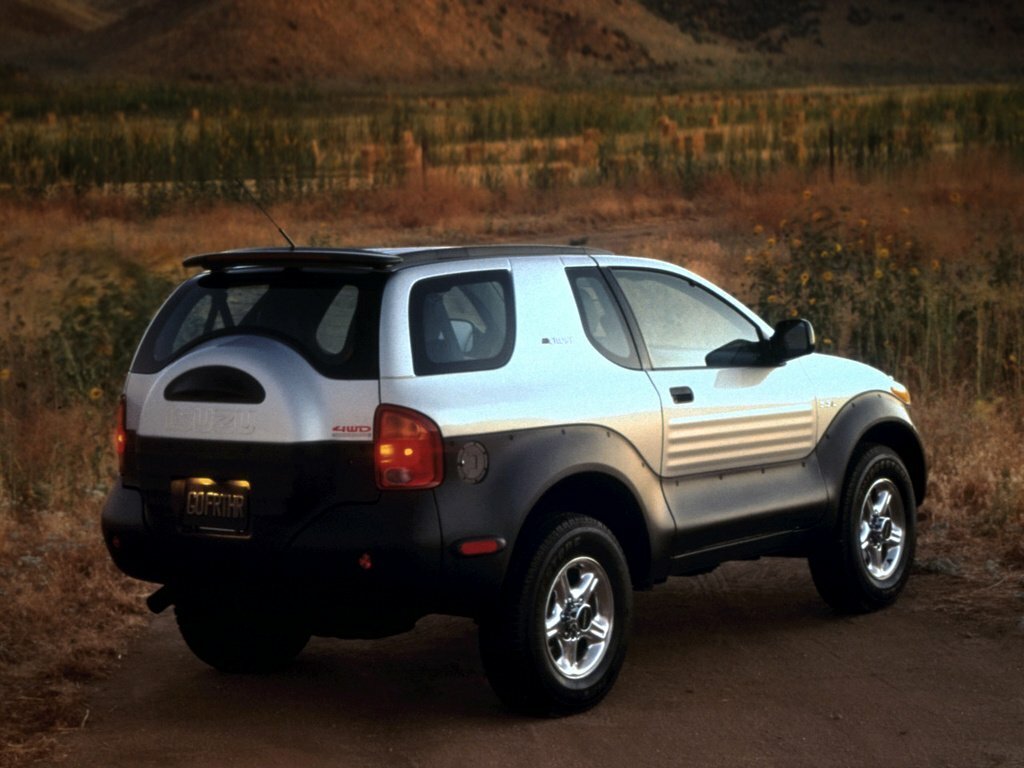 Isuzu VehiCross, , 1997–2001, Внедорожник 3 дв.: Вид сзади в три четверти