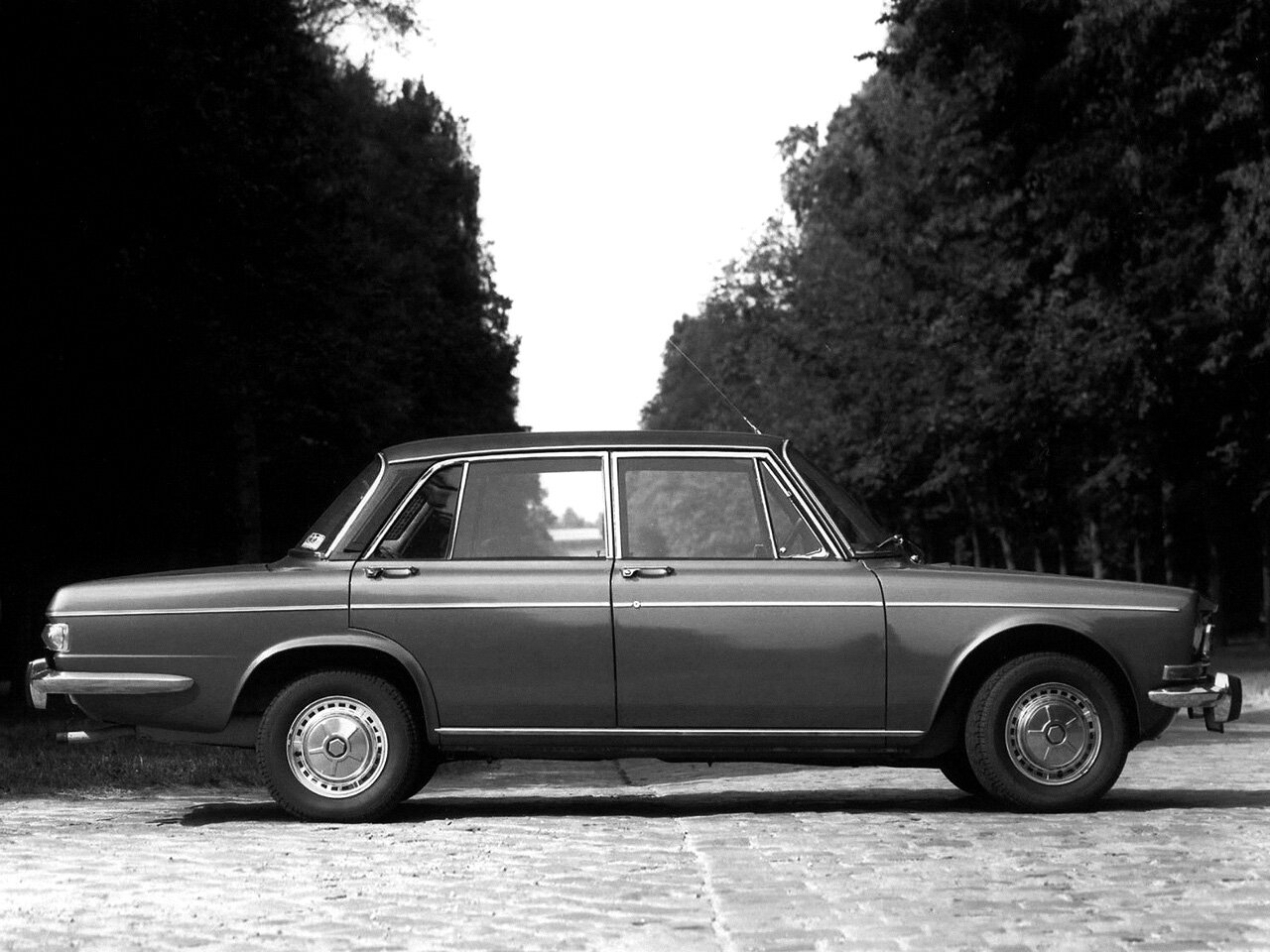 Simca 1300/1500, 1301/1501, 1966–1976, Седан: Вид сбоку