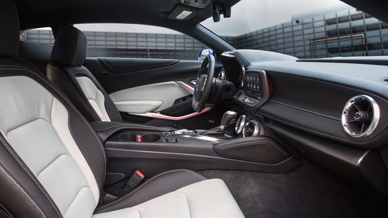 Chevrolet Camaro, VI facelift, 2018–2024, Coupe: Front cabin
