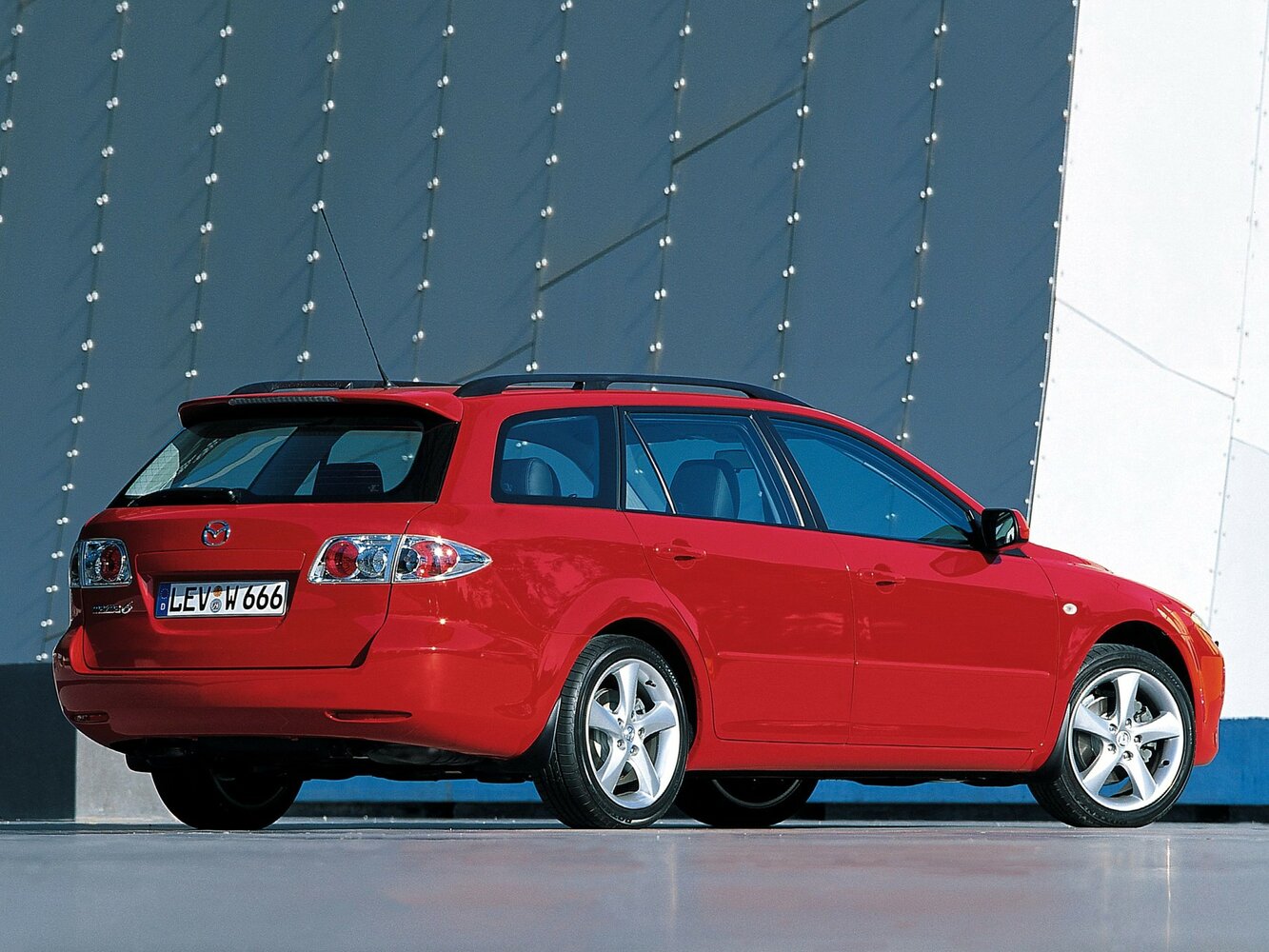 Mazda 6, I (GG), 2002–2005, Estate 5 door: Rear three-quarter view
