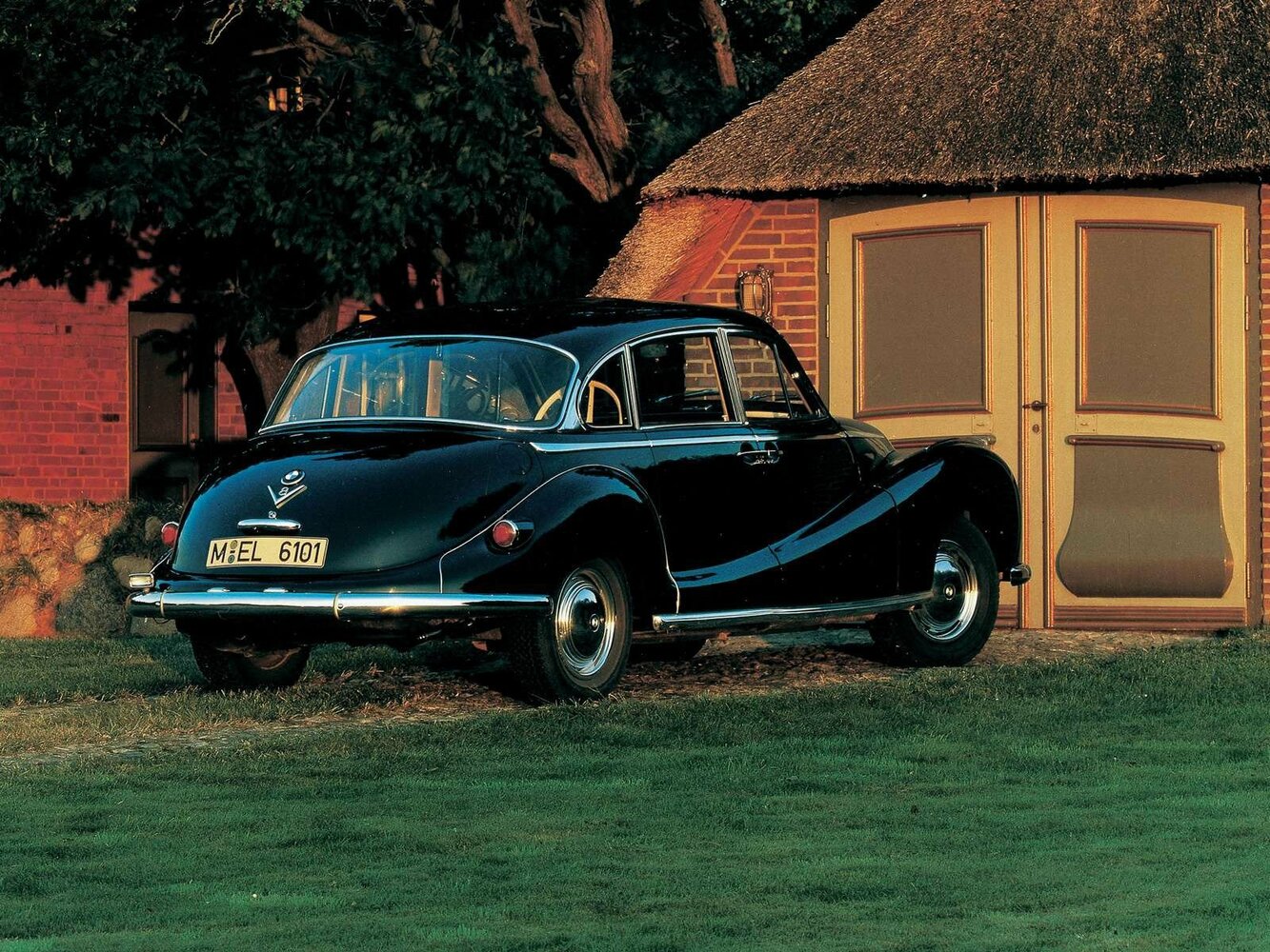 BMW 502, , 1954–1961, Sedan: Rear three-quarter view