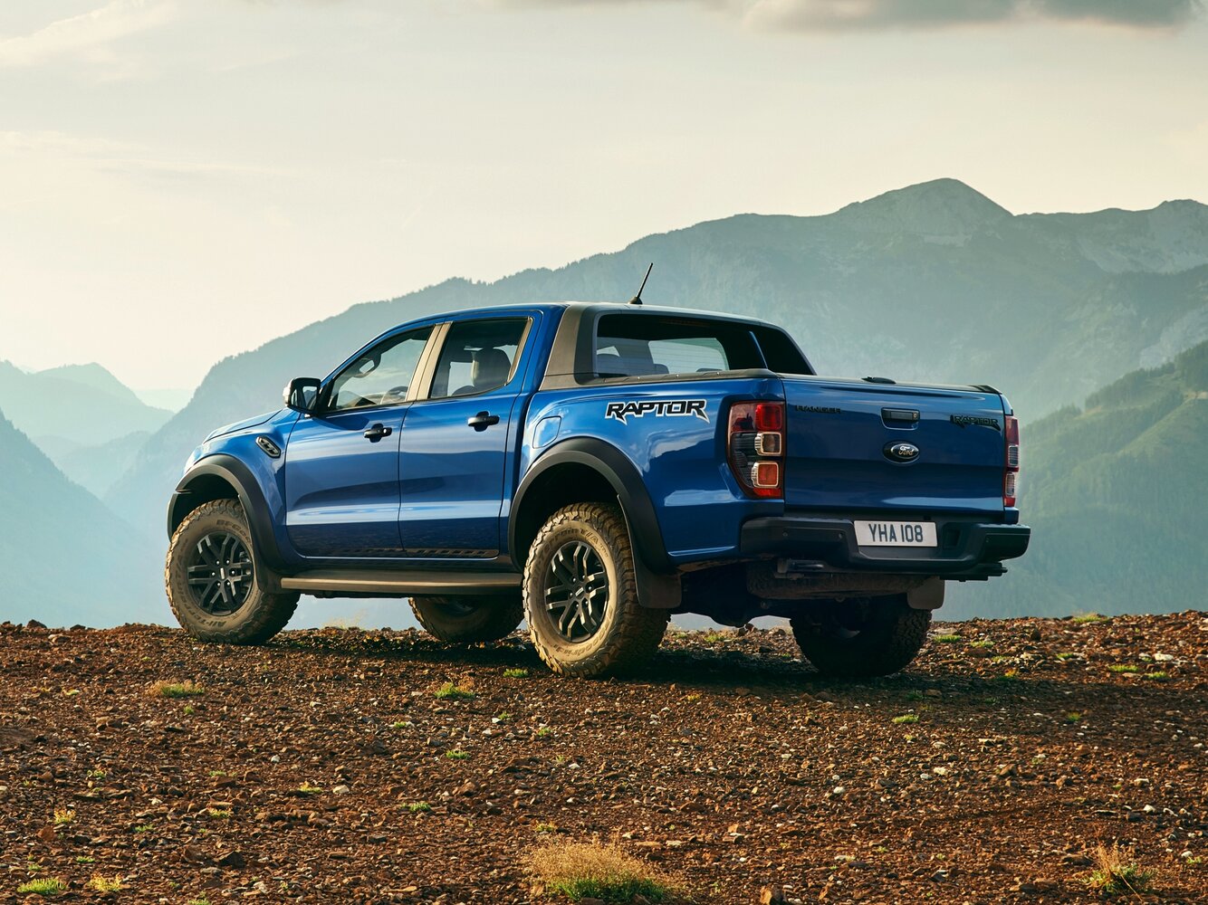 Ford Ranger, T6 Рестайлинг 2, 2018–2022, Пикап Двойная кабина Raptor: Вид сзади в три четверти