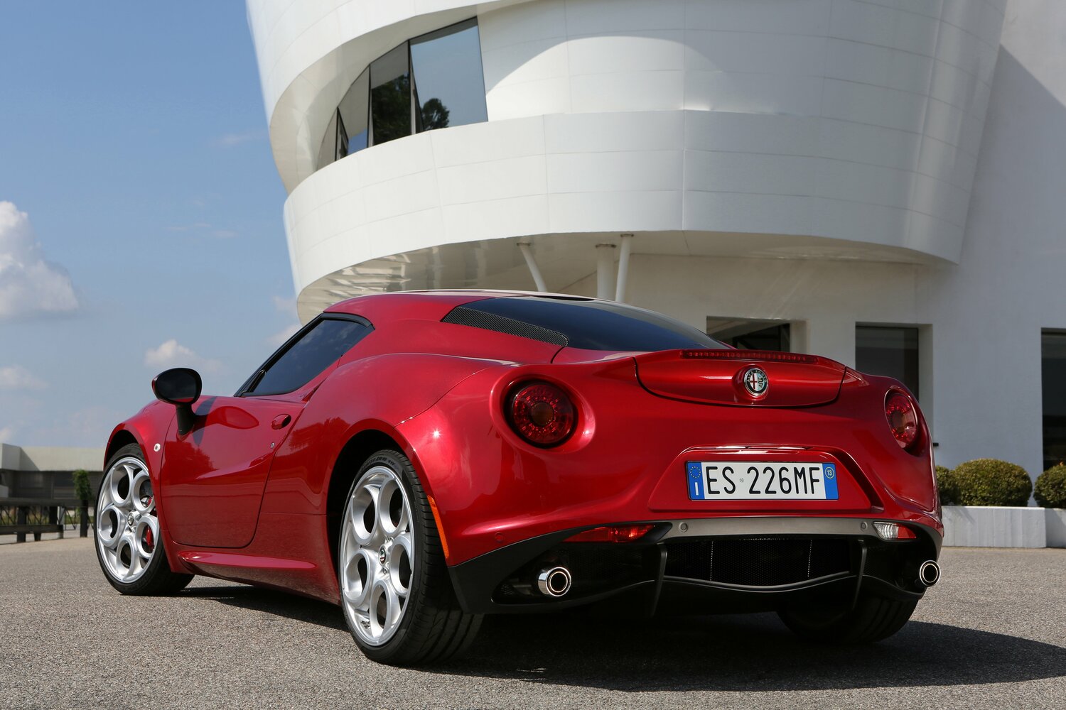 Alfa Romeo 4C, , 2013–2020, Купе: Вид сзади в три четверти