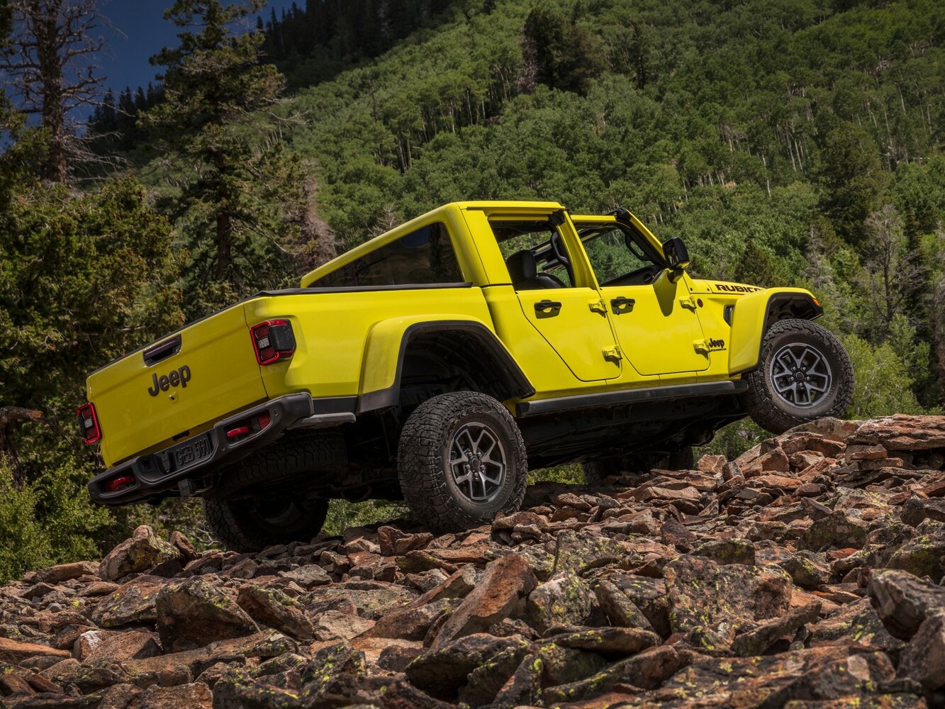 Jeep Gladiator, II (JT) facelift, 2023–2026, Pickup Двойная кабина: Rear three-quarter view