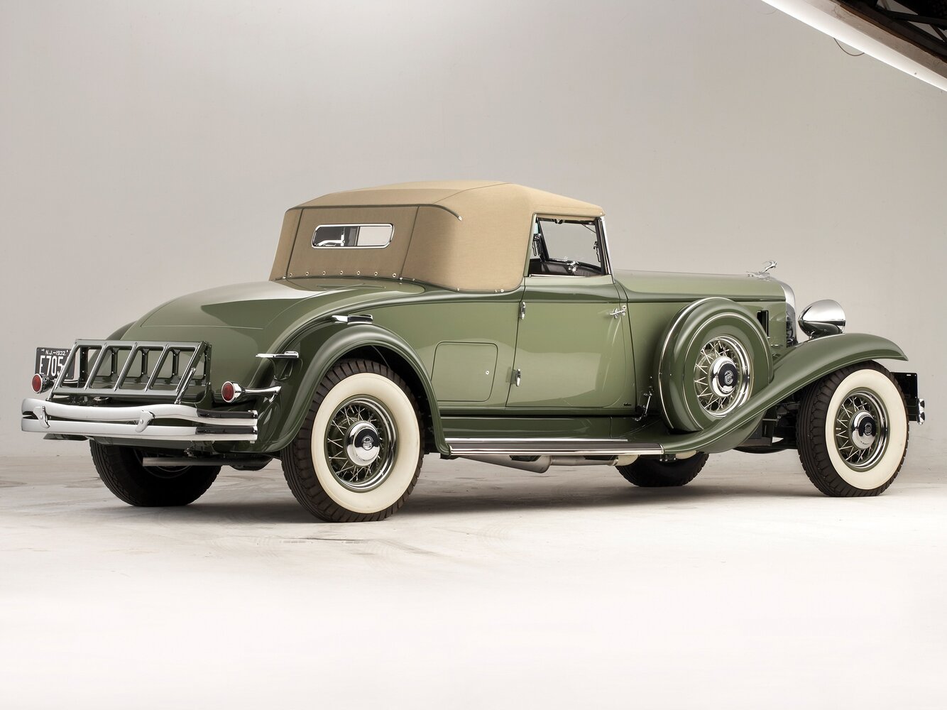 Chrysler Imperial, II, 1931–1933, Кабриолет: Вид сзади в три четверти
