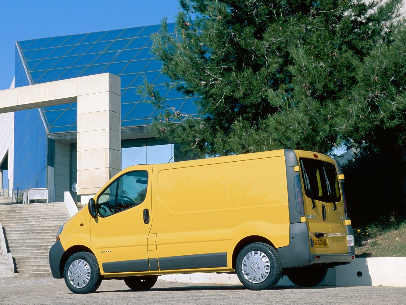 Renault Trafic, II, 2001–2006, Van: Rear three-quarter view