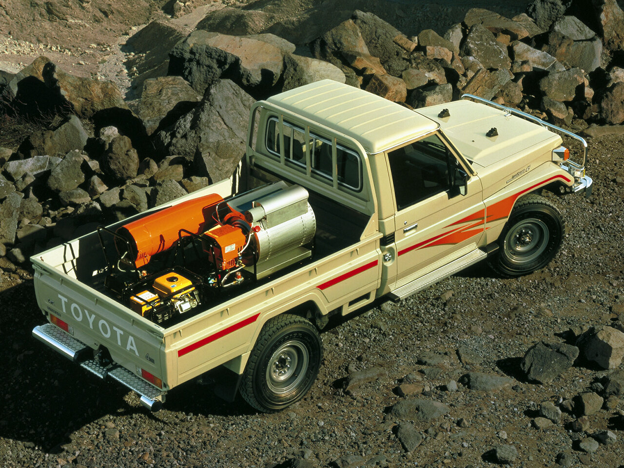 Toyota Land Cruiser, 70 Series, 1984–2007, Pickup Одинарная кабина: Rear three-quarter view