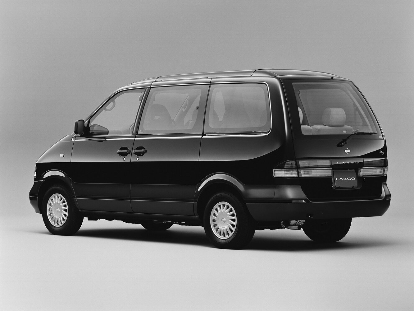 Nissan Largo, III (W30), 1993–1999, Minivan: Rear three-quarter view