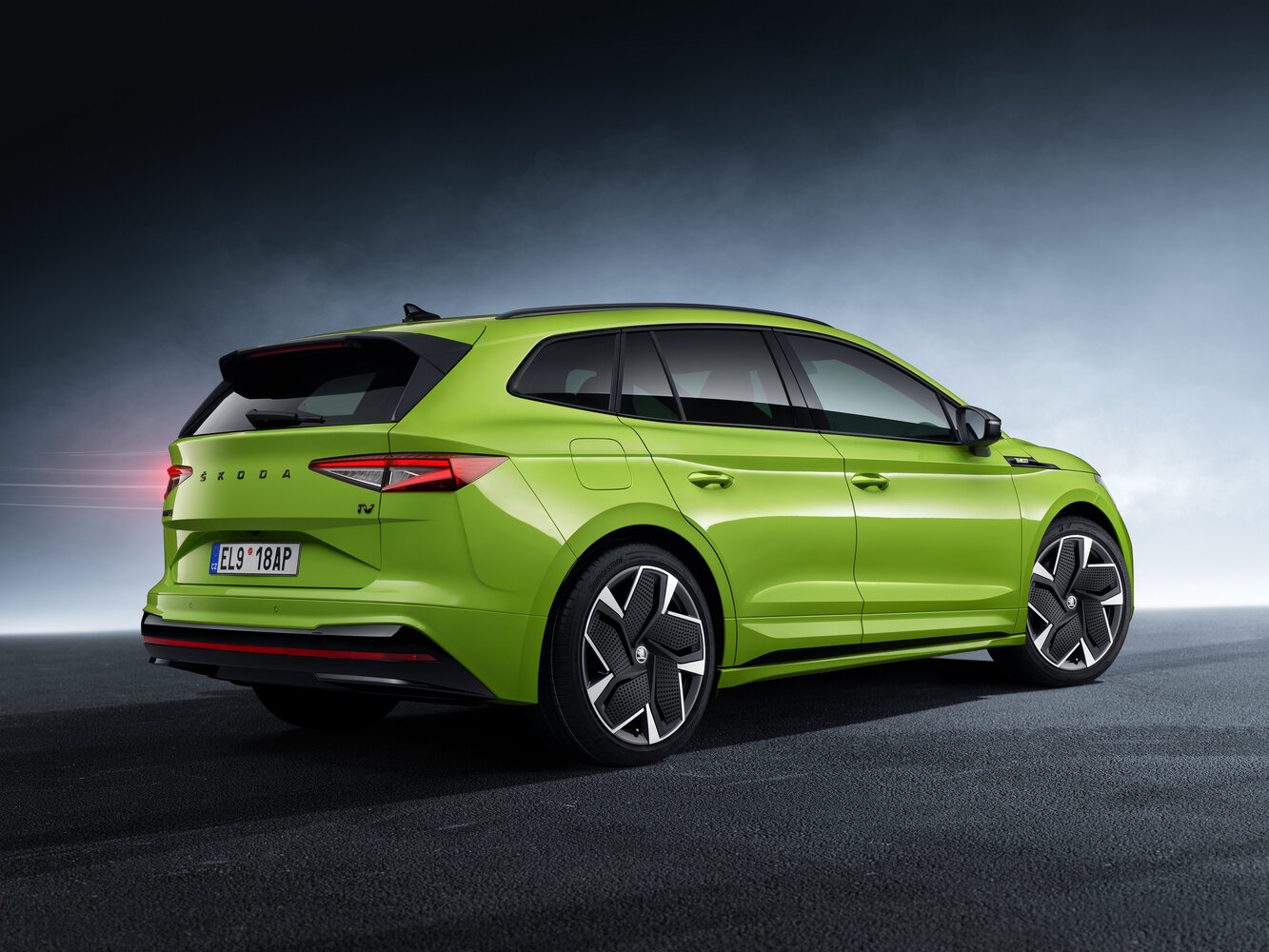 Skoda Enyaq RS, I, 2022–2025, Внедорожник 5 дв.: Вид сзади в три четверти