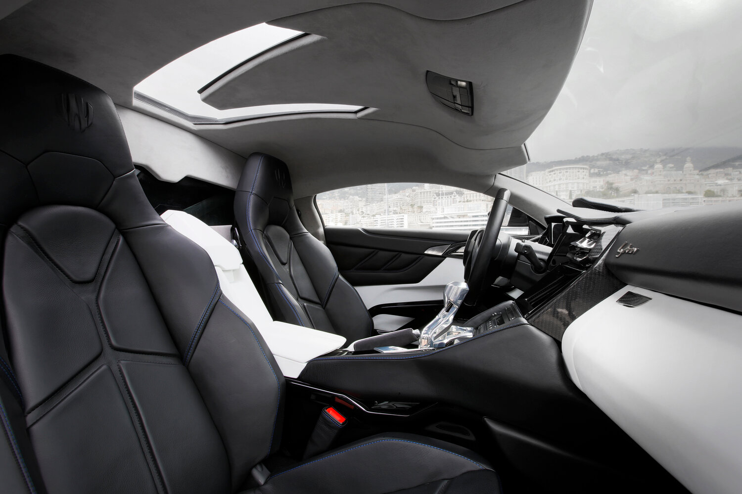 W Motors Lykan Hypersport, , 2013–2017, Купе: Передняя часть салона