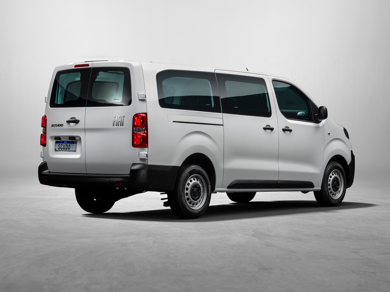 Fiat Scudo, III, 2021–2023, Минивэн: Вид сзади в три четверти
