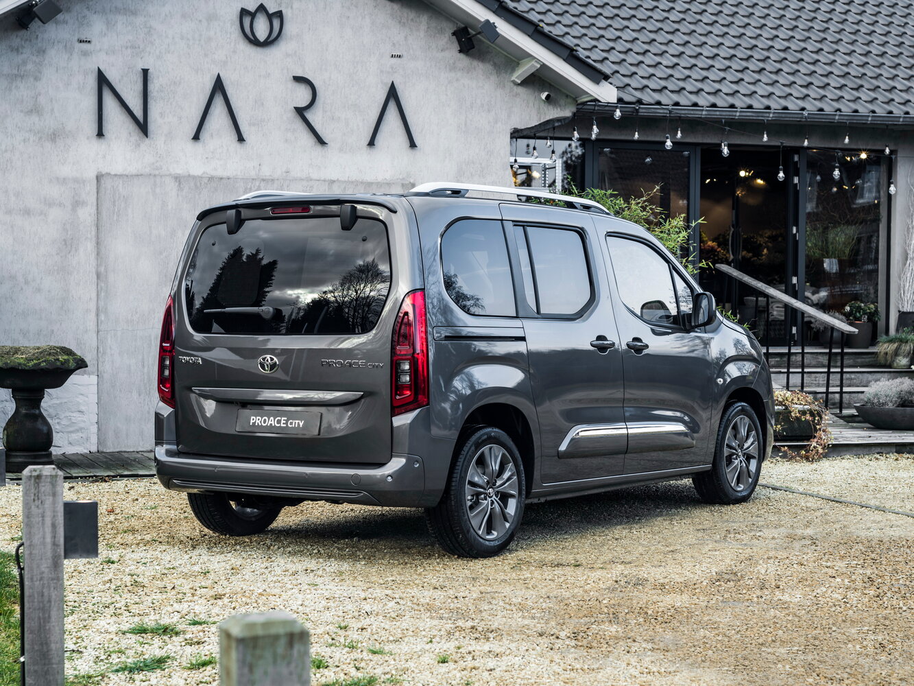 Toyota ProAce City, I, 2019–2024, Compact MPV: Rear three-quarter view
