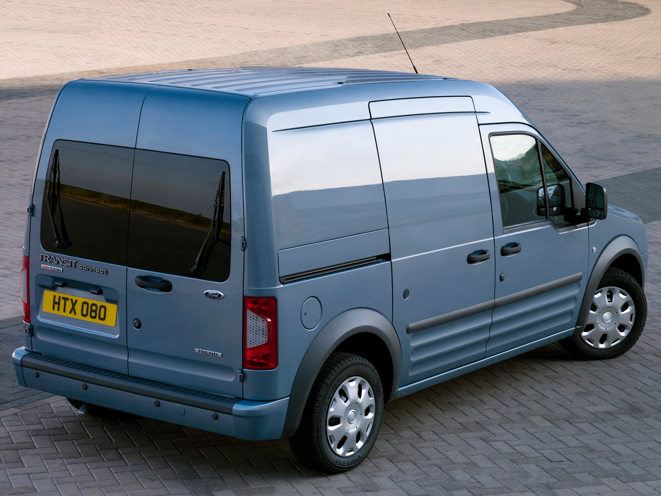 Ford Transit Connect, I Рестайлинг, 2009–2013, Фургон LWB: Вид сзади в три четверти