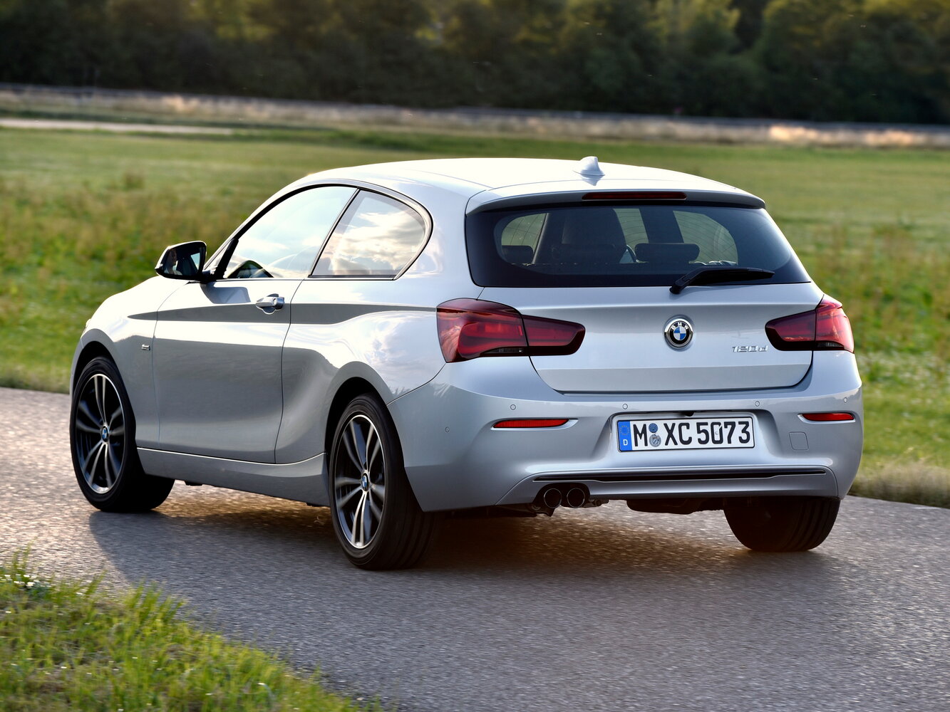 BMW 1 серии, II (F20/F21) facelift 2, 2017–2019, Hatchback 3 door: Rear three-quarter view