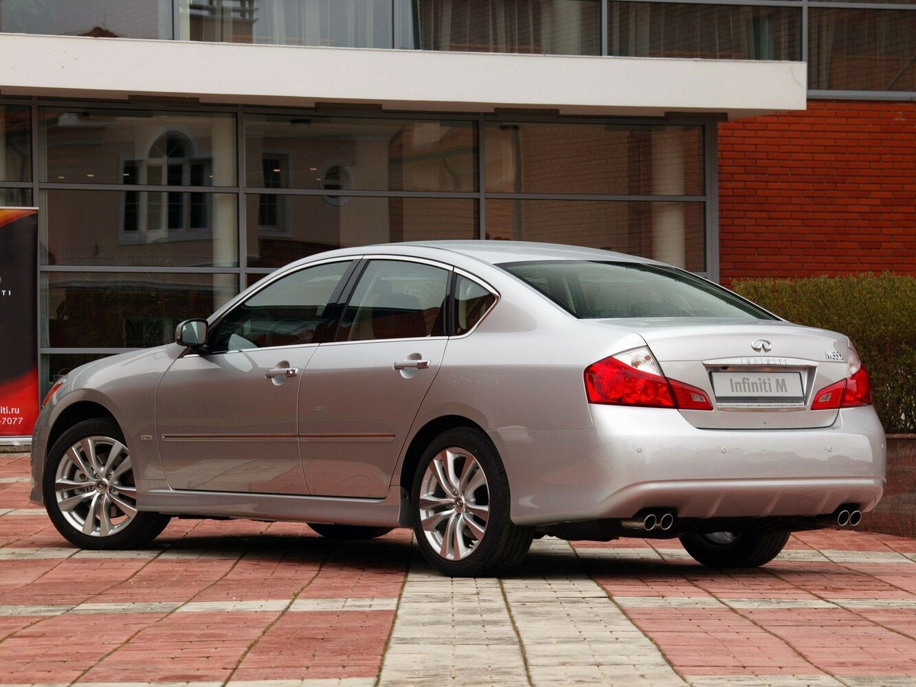 Infiniti M, III facelift, 2008–2010, Sedan: Rear three-quarter view