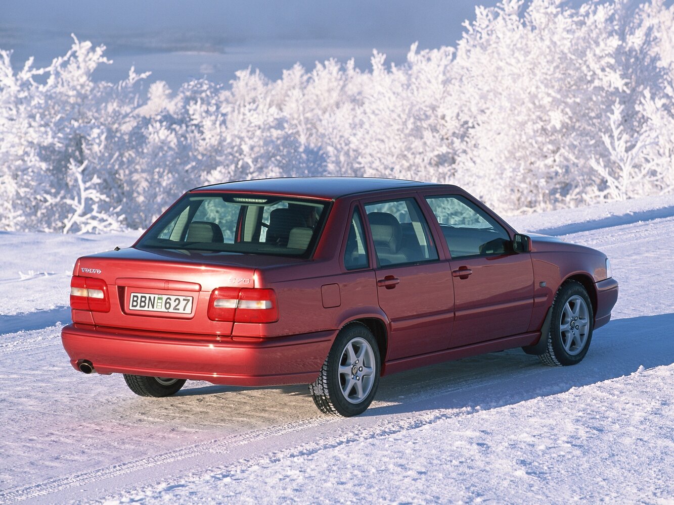 Volvo S70, , 1996–2000, Седан: Вид сзади в три четверти