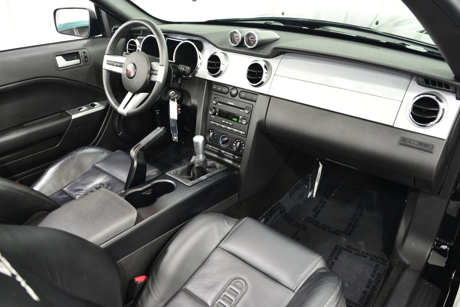 Saleen S281, , 2005–2009, Кабриолет: Передняя часть салона