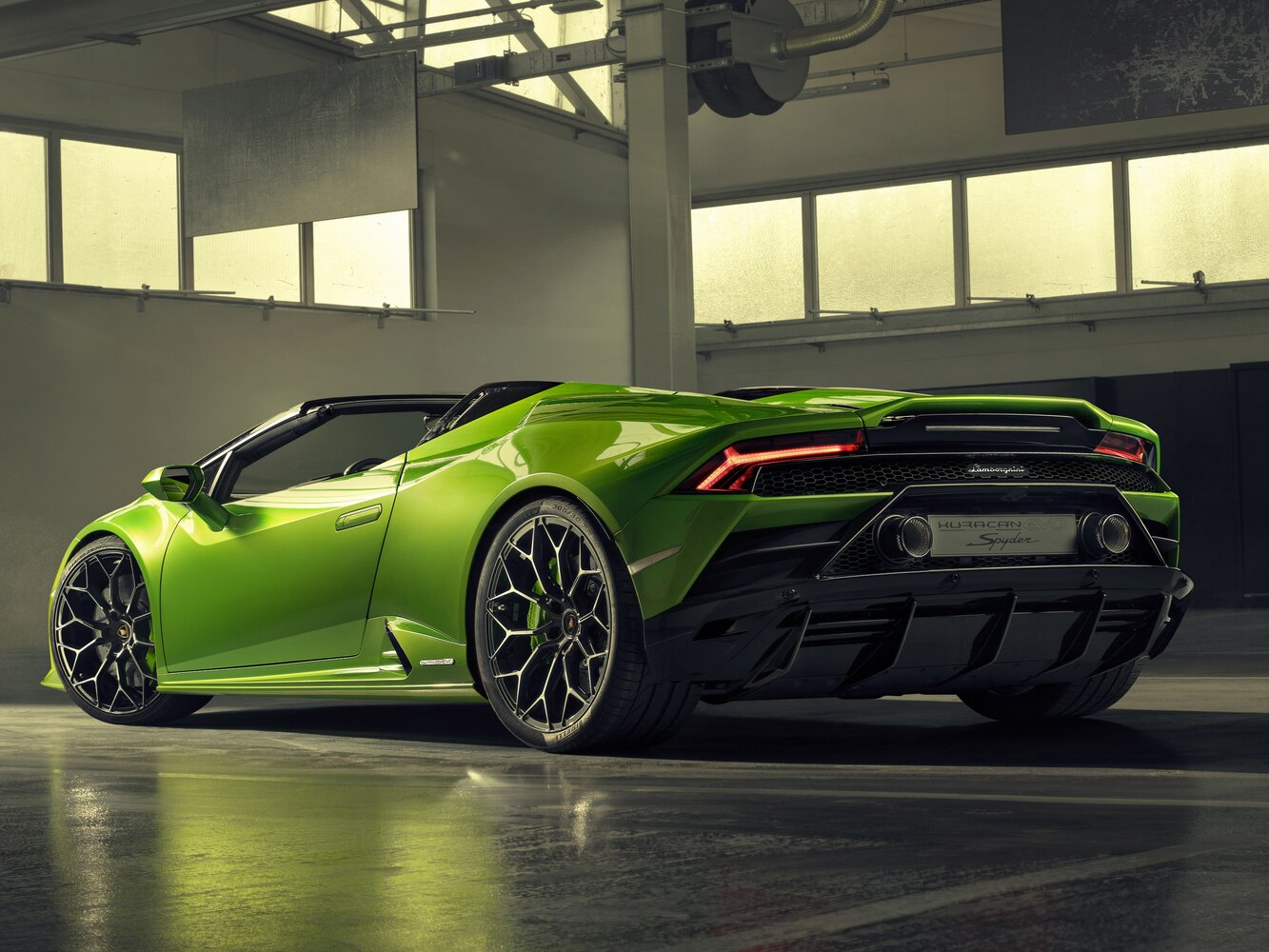 Lamborghini Huracán, I Рестайлинг, 2019–2024, Родстер Spyder: Вид сзади в три четверти