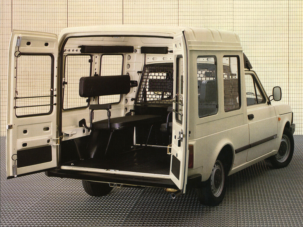 Fiat Fiorino, I, 1977–1987, Компактвэн: Вид сзади в три четверти