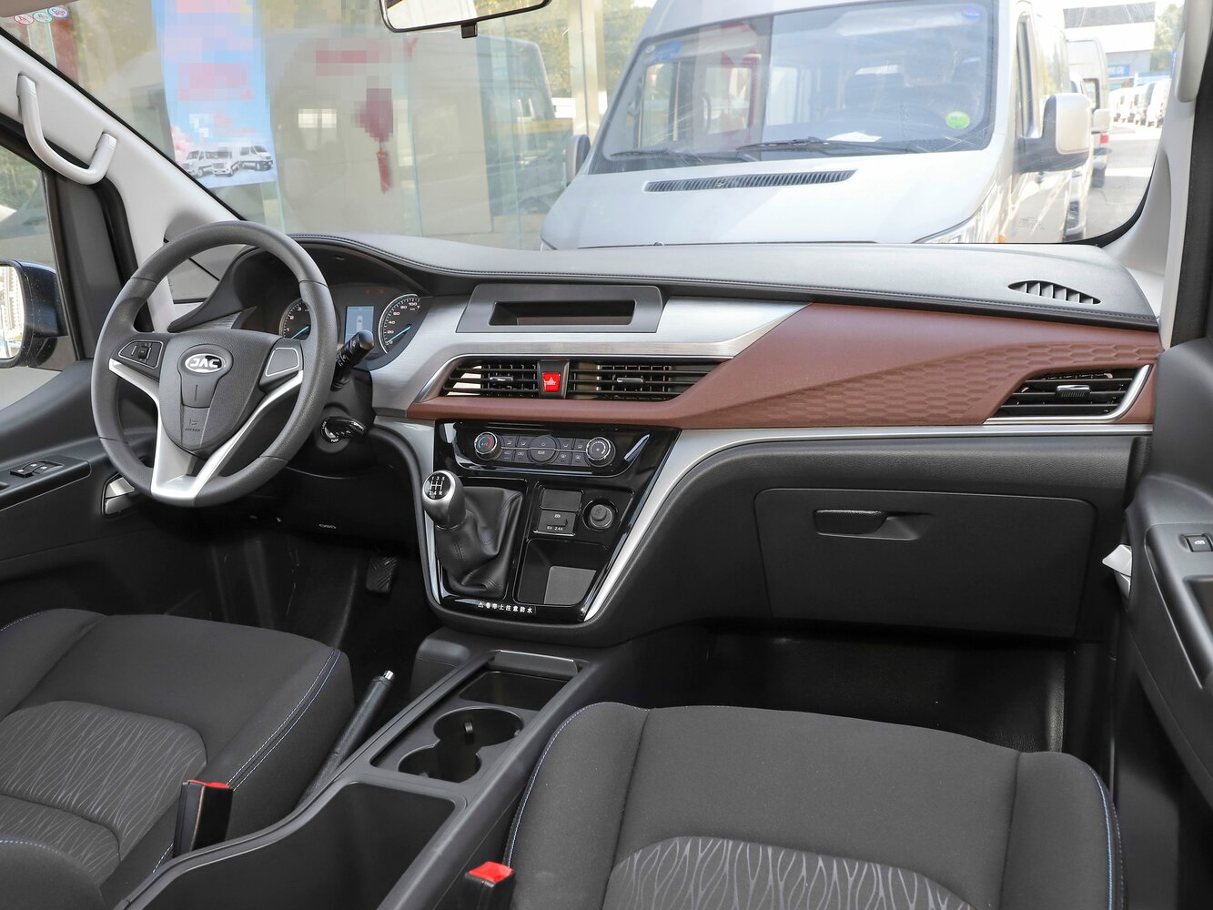 JAC Refine M3, , 2016–2026, Minivan LWB: Front cabin