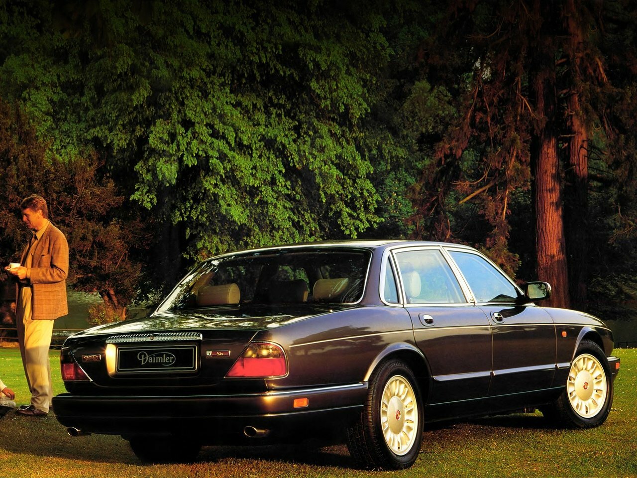 Daimler X300, , 1993–1997, Седан: Вид сзади в три четверти