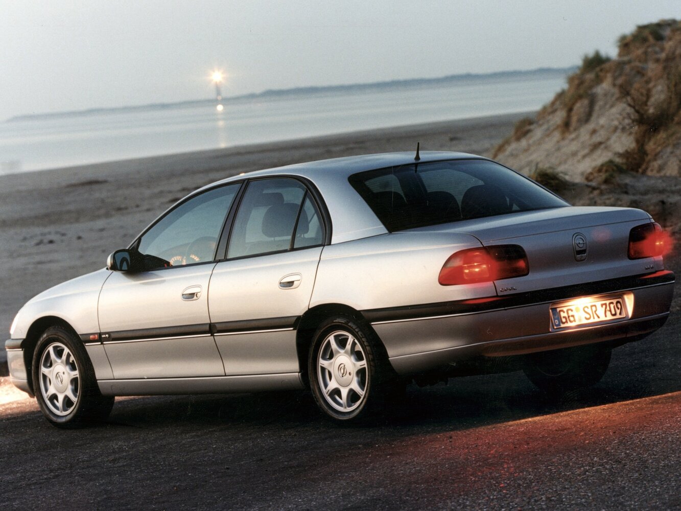 Opel Omega, B, 1994–1999, Седан: Вид сзади в три четверти