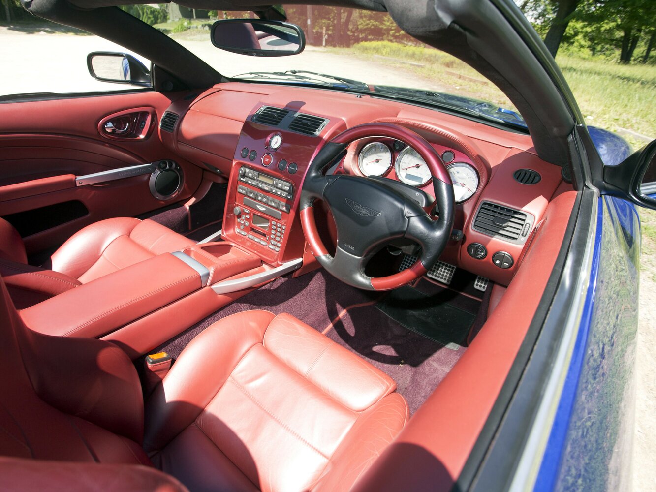 Aston Martin Vanquish Zagato, I, 2004–2004, Родстер: Передняя часть салона